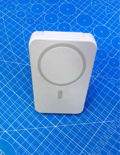 Magsafe Powerbank w/ 2 cables, kickstand, LED display