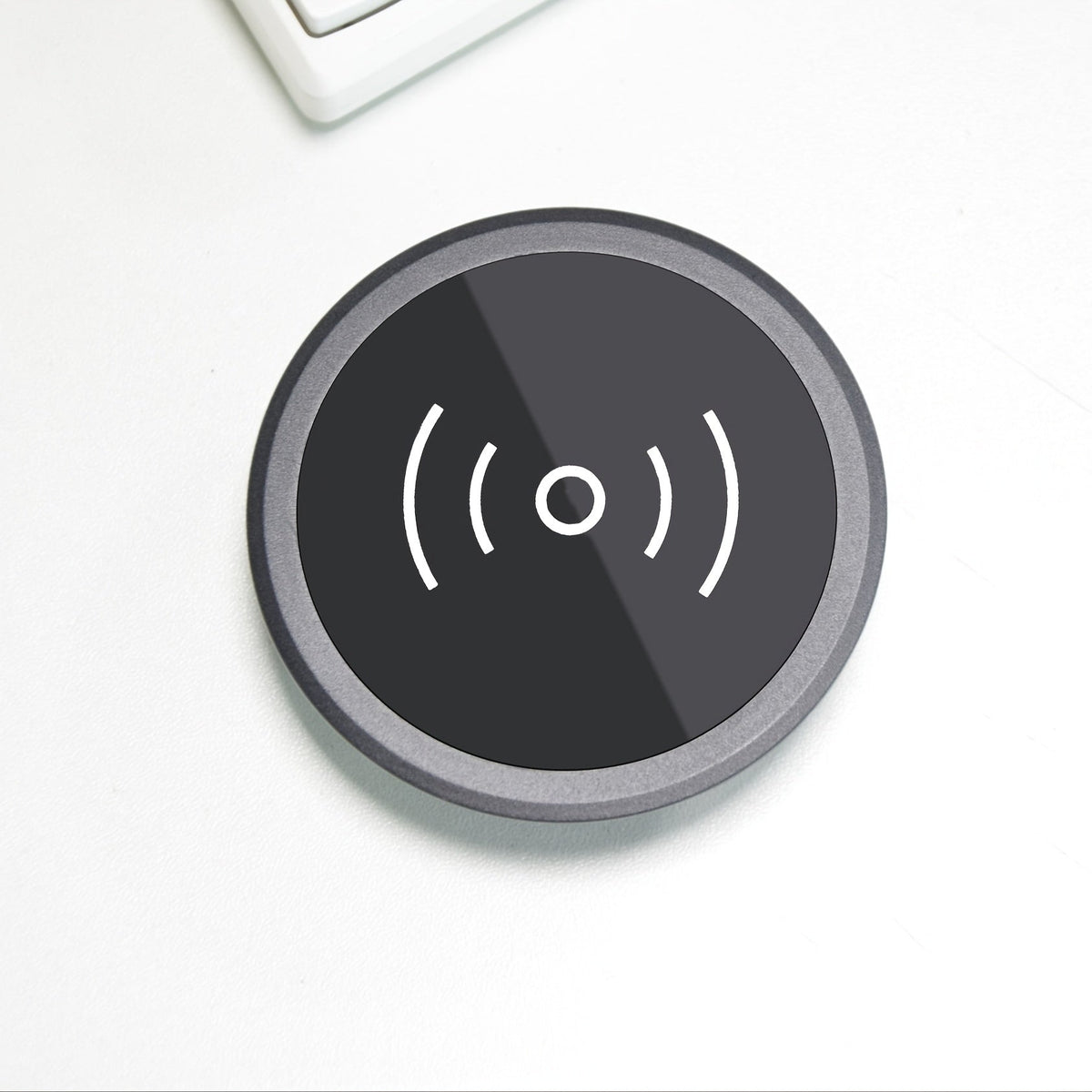 Built-in Desktop Wireless Charger
